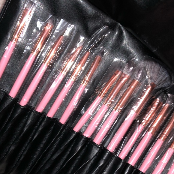 BB&W Makeup Brush Set - Picture 2 of 7